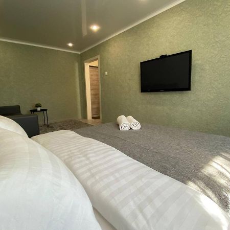 Seafront apartment Pavlodar Exterior foto